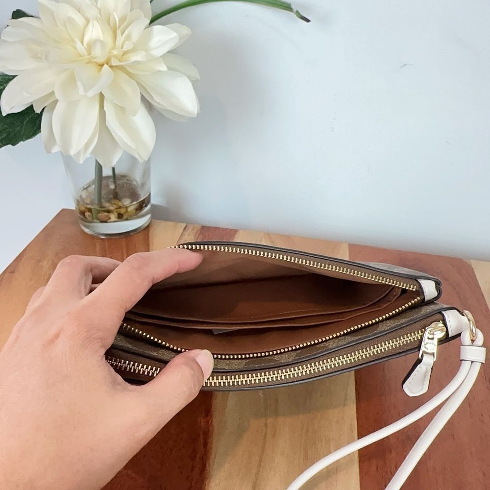 NWT Coach Double Zip Wallet In Signature Canvas With Horse And Sleigh - Picture 6 of 7